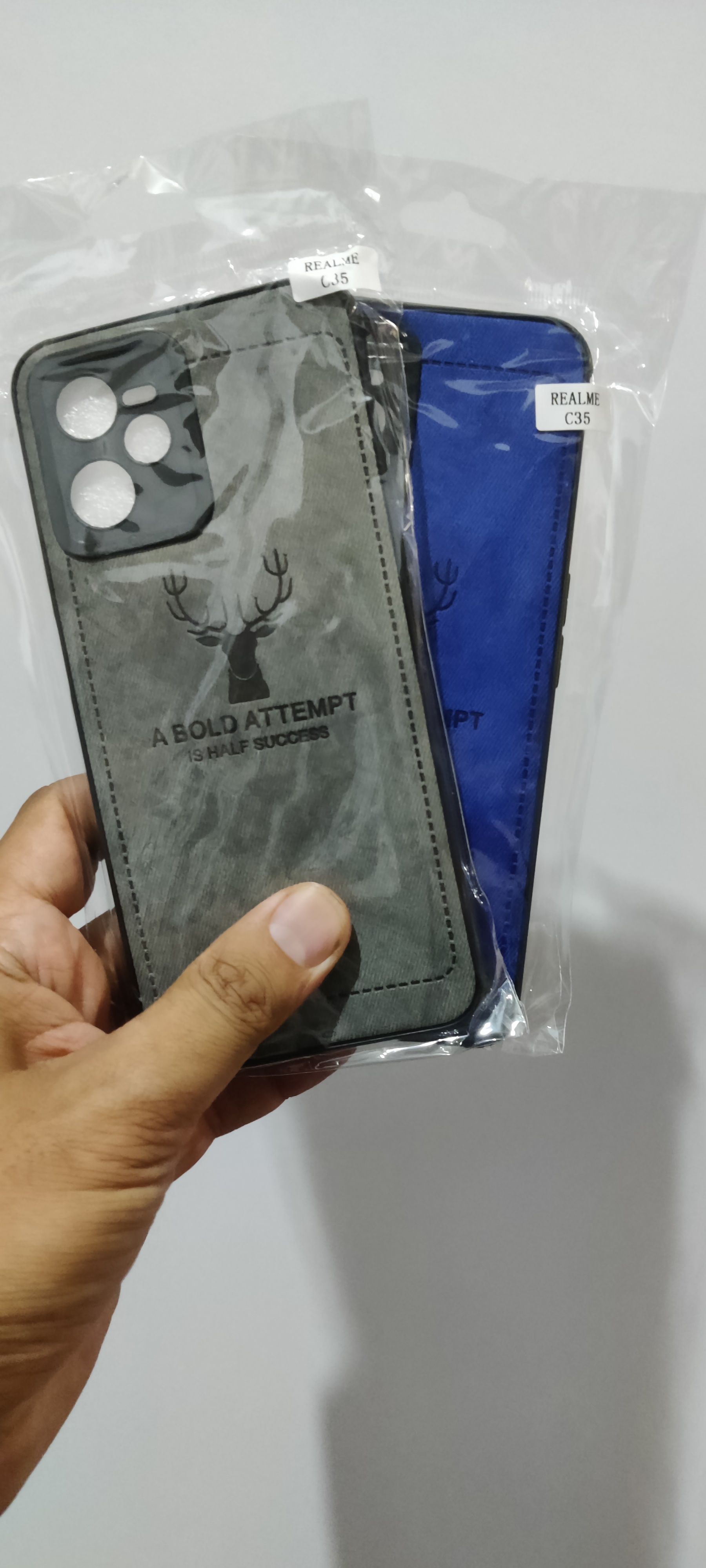 کاور چرمی پارچه ای طرح گوزن گوشی موبایل ریلمی Realme C35
